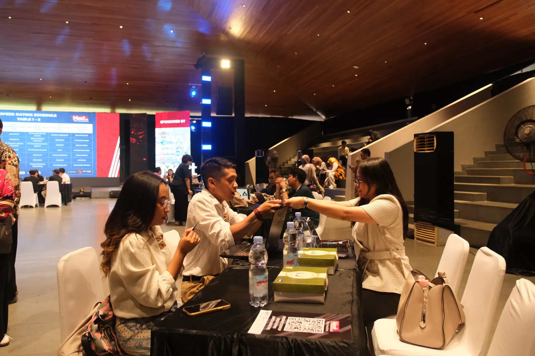 Exchanging business cards at Investor Speed Dating